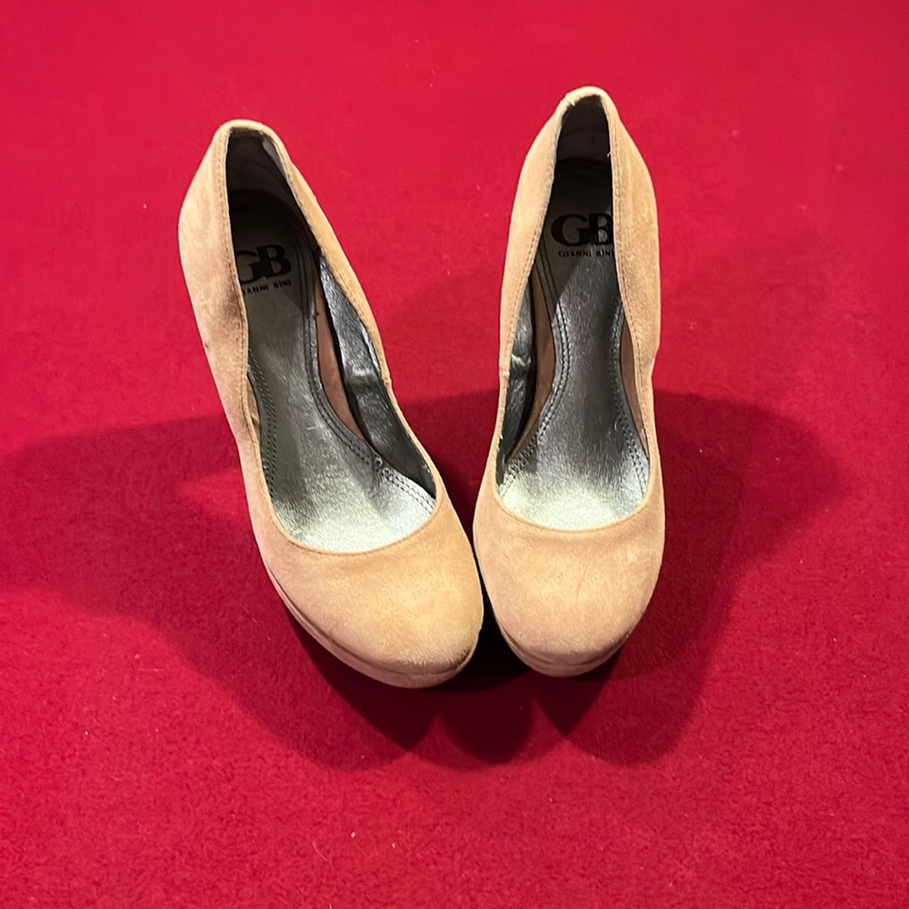 Suede chunky heeled pumps